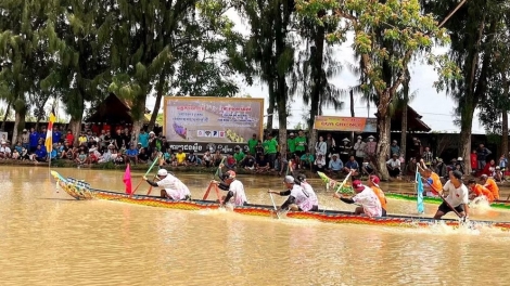 Lively Ngo boat mini race marks Khmer New Year