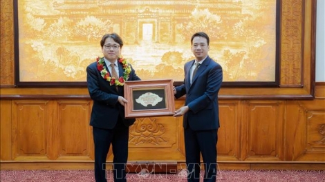 Trao tặng danh hiệu “Công dân Danh dự thành phố Huế” cho một công dân Hàn Quốc