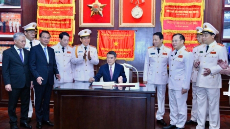 ນາ​ຍົກ​ລັດ​ຖະ​ມົນ​ຕີ ເລ​ມິງ​ຮຶງ ເຂົ້າ​ຮ່ວມ​ພິ​ທີ​ສະເຫຼີມ​ສະຫຼອງວັນ​​ມູນ​ເຊື້ອ​ຂອງກຳ​ລັງ​ຕຳຫຼວດ​ອາ​ຍາ, ກະ​ຊວງ​ຕຳ​ຫຼວດ