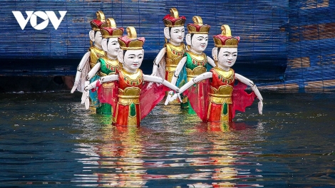 ホンフォン村で受け継がれる水上人形劇の魂