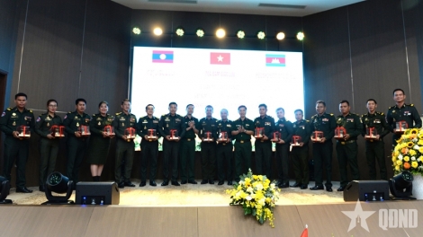 Jóvenes oficiales de Vietnam, Laos y Camboya fortalecen los lazos de amistad con la mirada puesta en el futuro