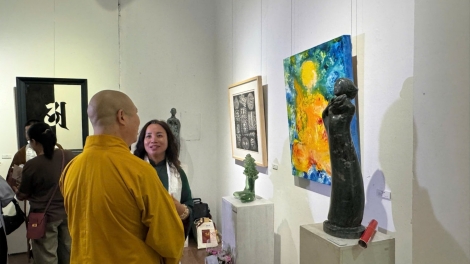 “Early Summer Lotus IX” exhibition: where art meets Buddhism