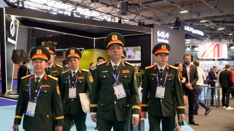 越南在欧洲防务展上扩大国防工业合作