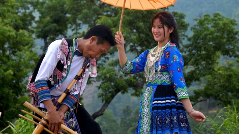 赫蒙族人民在莱州广袤森林中守护着芦笙曲