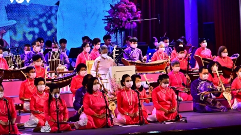 “เวียดนามเย็นใจ” – พระราชทานชุดทางดนตรีจากสมเด็จพระกนิษฐาธิราชเจ้า กรมสมเด็จพระเทพรัตนราชสุดา ฯ สยามบรมราชกุมารี มอบแก่เวียดนาม
