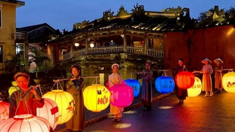Hoi An bereitet sich auf sein erstes internationales Laternenfestes vor