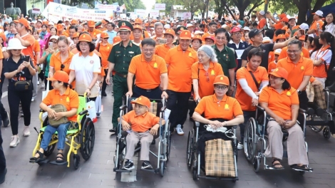 Hơn 5.000 người đi bộ vì nạn nhân chất độc da cam tại thành phố Hồ Chí Minh