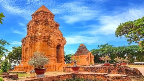 ທາດ ໂປຊາອີນື - ກິດຈະກຳສະຖາປັດຕະຍະກຳເຜົ່າ ຈຳ ທີ່ພົ້ນເດັ່ນ ໃນແຂວງ ເລິມດົ່ງ