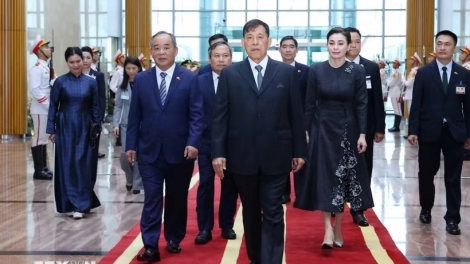 พระบาทสมเด็จพระเจ้าอยู่หัวและสมเด็จพระนางเจ้าฯ พระบรมราชินีแห่งราชอาณาจักรไทยเสด็จพระราชดำเนินเยือนเวียดนามอย่างเป็นทางการ