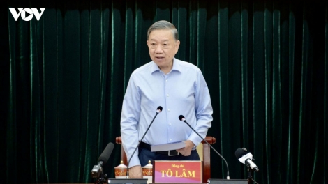胡志明市要坚定不移地推进生产力、技术、人力资源和生活环境方面的长期目标实施