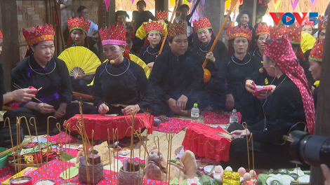 Linh thiêng lễ nhận học trò của thầy Then