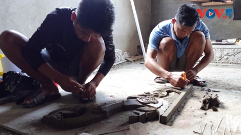 Son Thanh Tuân et sa passion pour l’art de la sculpture khmère