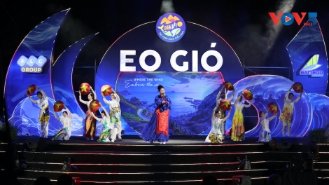 Hàng nghìn người tham dự đại nhạc hội "Eo Gió - Vũ điệu biển xanh"