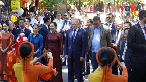 Премьер-министр Польши посетил старый город Хойан