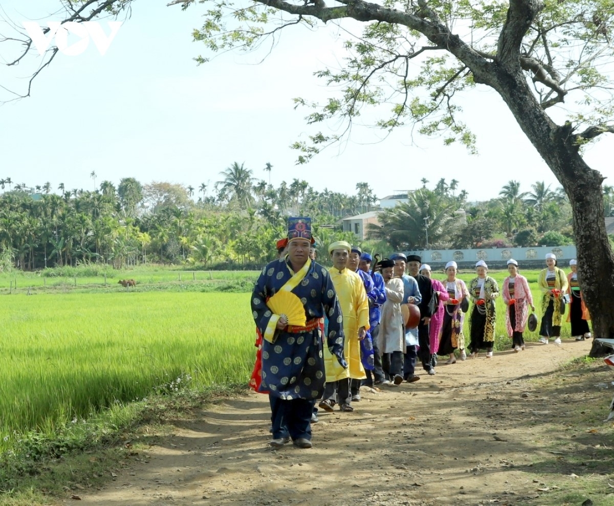 La descente de l’arbre rituel compte parmi les trois rituels les plus importants des Muong à Dak Lak. Photo: HXíu/VOV dans les Hauts plateaux du Centre