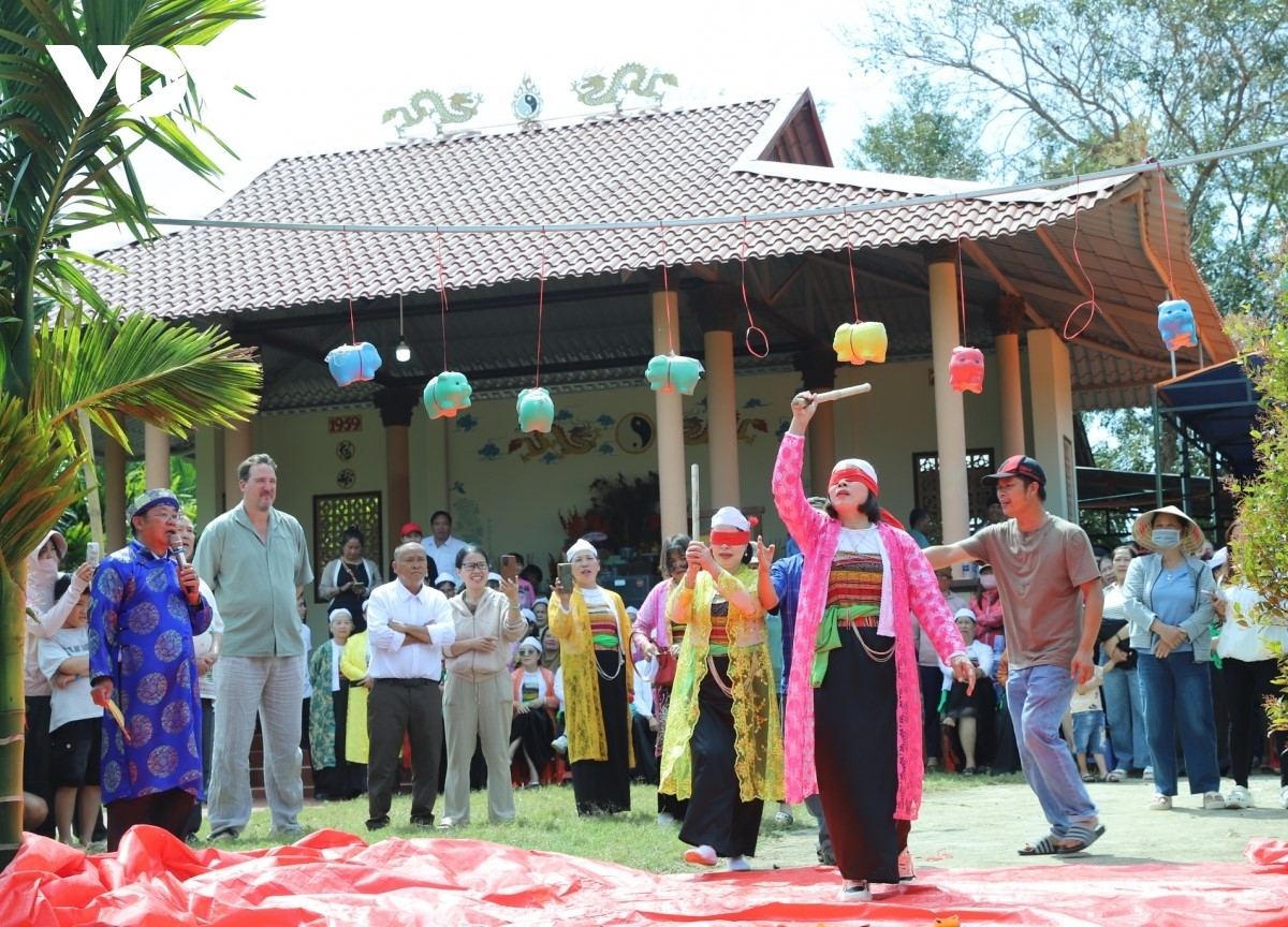 La cérémonie s’accompagne de nombreuses activités culturelles et de jeux traditionnels. Photo: H Xiu/VOV dans les Hauts plateaux du Centre