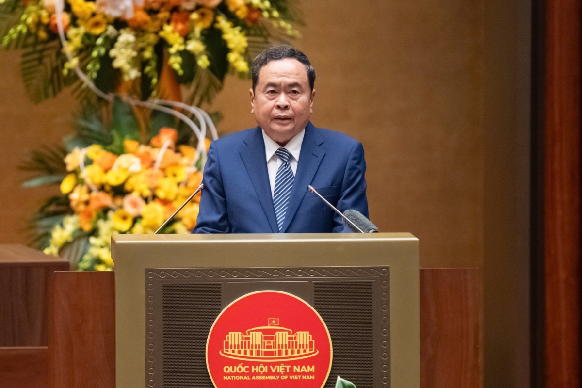Parlamentspräsident Tran Thanh Man, der Vorsitzender des Nationalen Wahlrates spricht auf der Konferenz. (Foto: Le Tuyet)