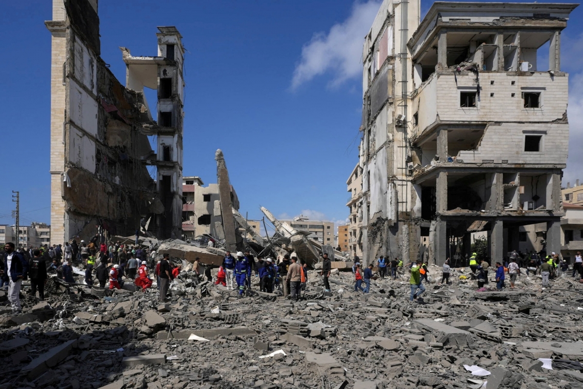 People gather as rescuers work at the site of an Israeli strike in Sidon, Lebanon, April 8, 2026. (Photo: REUTERS/Stringer)