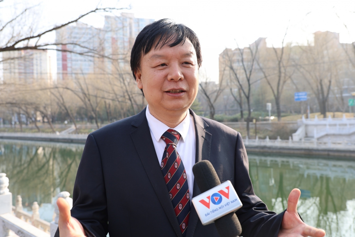 
Giáo sư Mễ Lương, Giám đốc Trung tâm Nghiên cứu Đông Nam Á thuộc Đại học Ngoại ngữ Bắc Kinh (Trung Quốc) trả lời phỏng vấn phóng viên VOV tại Bắc Kinh. Ảnh: Bích Thuận/VOV-Bắc Kinh