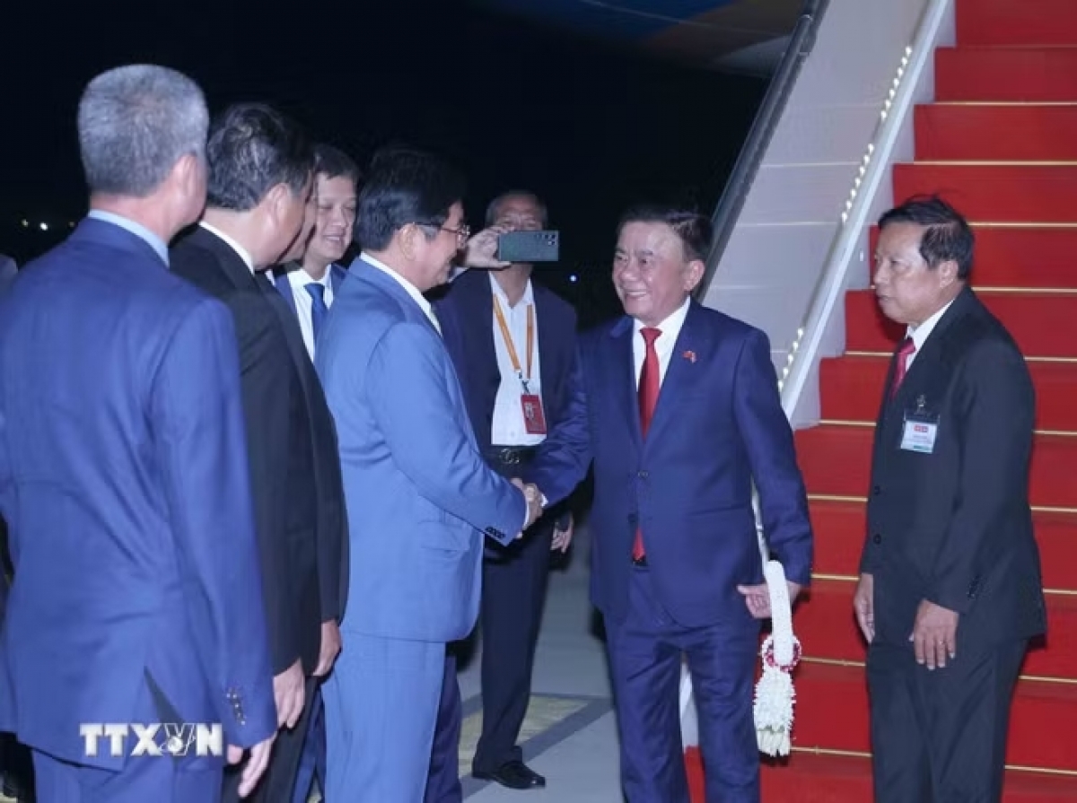 El miembro del Buró Político y permanente del Secretariado del Partido Comunista de Vietnam, en el Aeropuerto Internacional de Techo. Foto: VNA