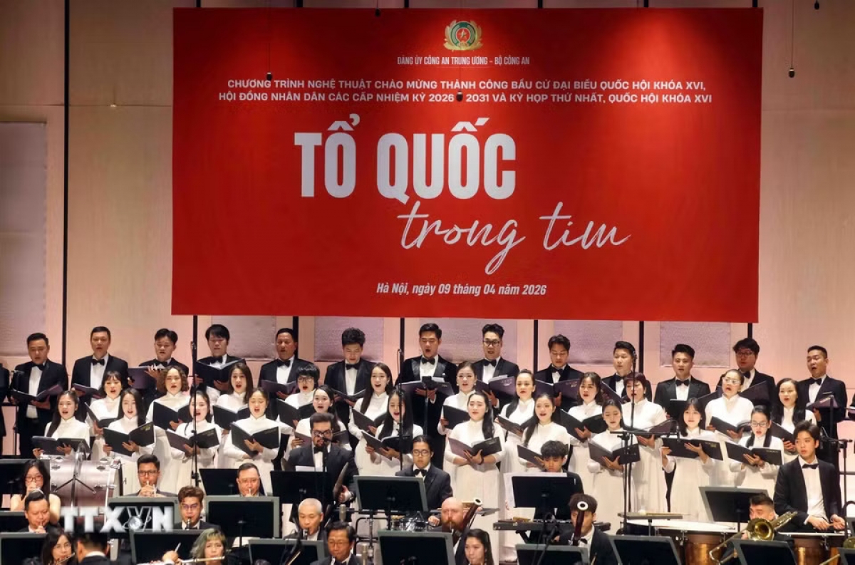 Chương trình nghệ thuật do dàn giao hưởng Hà Nội biểu diễn. Ảnh: TTXVN