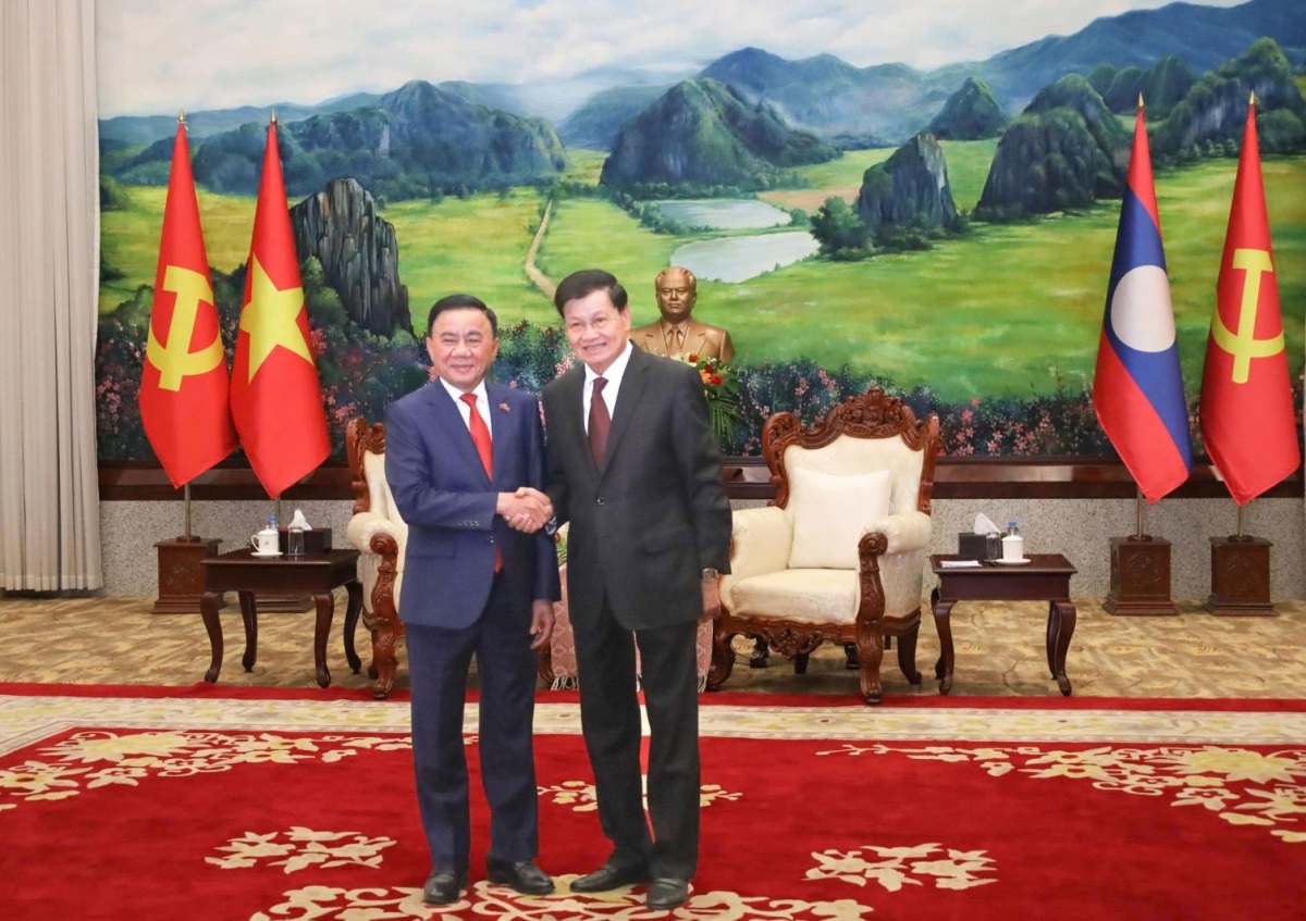 Thường trực Ban Bí thư Trần Cẩm Tú hội kiến Tổng Bí thư, Chủ tịch nước Lào Thongloun Sisoulith. Ảnh: Hoàng Ân/VOV