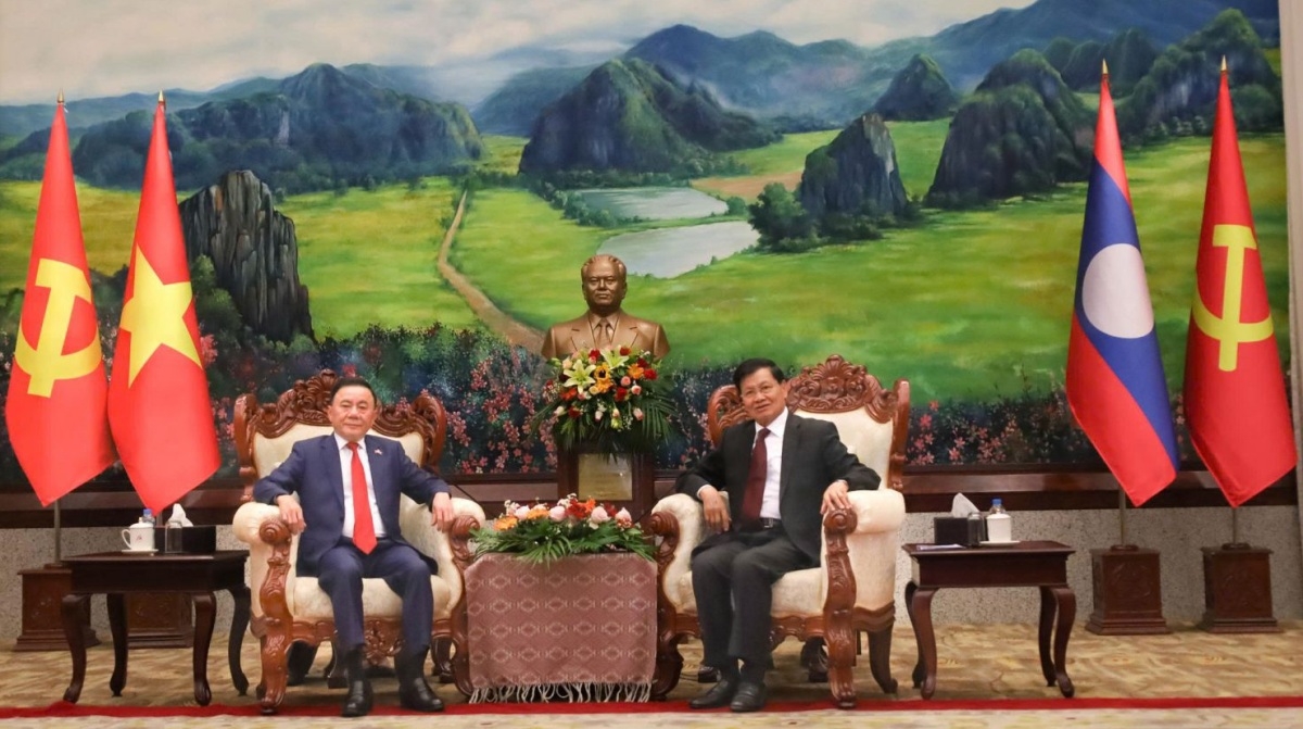 Thường trực Ban Bí thư Trần Cẩm Tú hội kiến Tổng Bí thư, Chủ tịch nước Lào Thongloun Sisoulith. Ảnh: Hoàng Ân/VOV