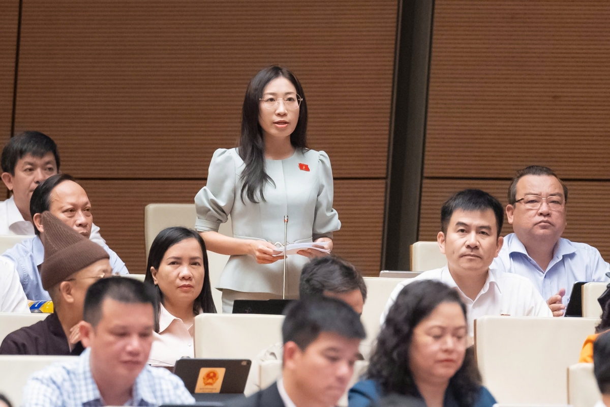 
Đại biểu Hoàng Thị Thanh Thúy, Đoàn ĐBQH tỉnh Tây Ninh phát biểu. Ảnh:quochoi.vn
 