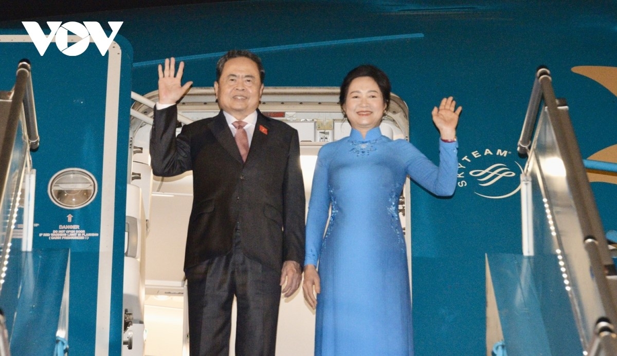 Le président de l’Assemblée nationale, Trân Thanh Mân, et son épouse ont quitté Hanoï pour Istanbul (Turquie), où ils doivent prendre part à la 152ᵉ Assemblée de l’Union interparlementaire. Photo: Lê Tuyêt/VOV