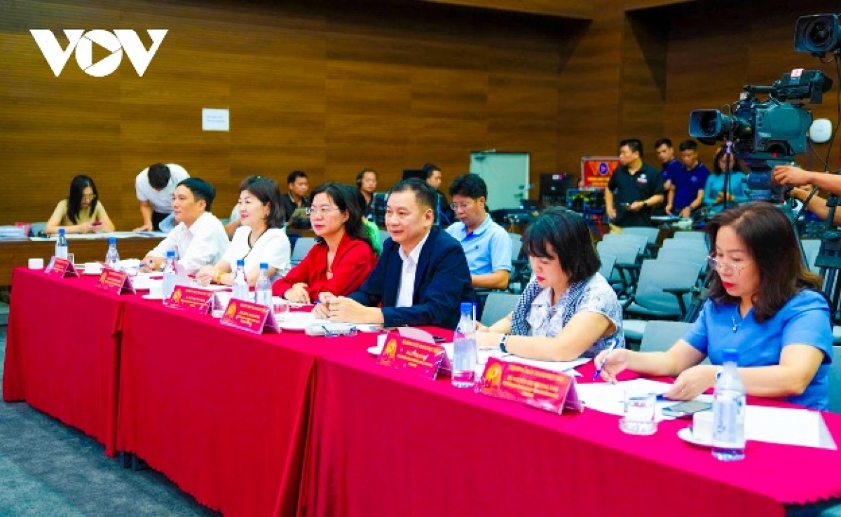 Theo Hội đồng chấm thi hạng mục Phát thanh trực tiếp (bao gồm các nhà báo, lãnh đạo các Báo và PTTH, chuyên gia hàng đầu về phát thanh trên cả nước), nội dung thi của các đơn vị đã chủ động lồng ghép thông tin về các chủ trương, chính sách của Đảng và Nhà nước, đặc biệt là việc cụ thể hóa Nghị quyết Đại hội XIV của Đảng trong đời sống. Các vấn đề thực tiễn như những “điểm nghẽn” trong vận hành mô hình chính quyền hai cấp và giải pháp tháo gỡ cũng được đề cập thẳng thắn. Đặc biệt, những vấn đề thời sự nổi bật của đất nước như mục tiêu tăng trưởng hai con số hay tiến độ dự án sân bay Long Thành cũng được các đơn vị khai thác, cho thấy sự nhạy bén và tinh thần bám sát dòng chảy thời cuộc của đội ngũ làm phát thanh.