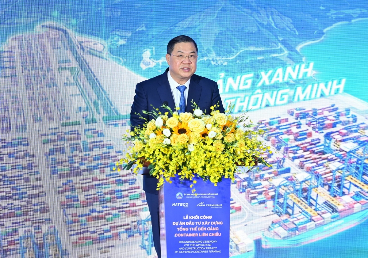 Deputy Prime Minister Pham Gia Tuc speaks at the groundbreaking ceremony. Photo: Dinh Thieu/VOV-Central Vietnam.