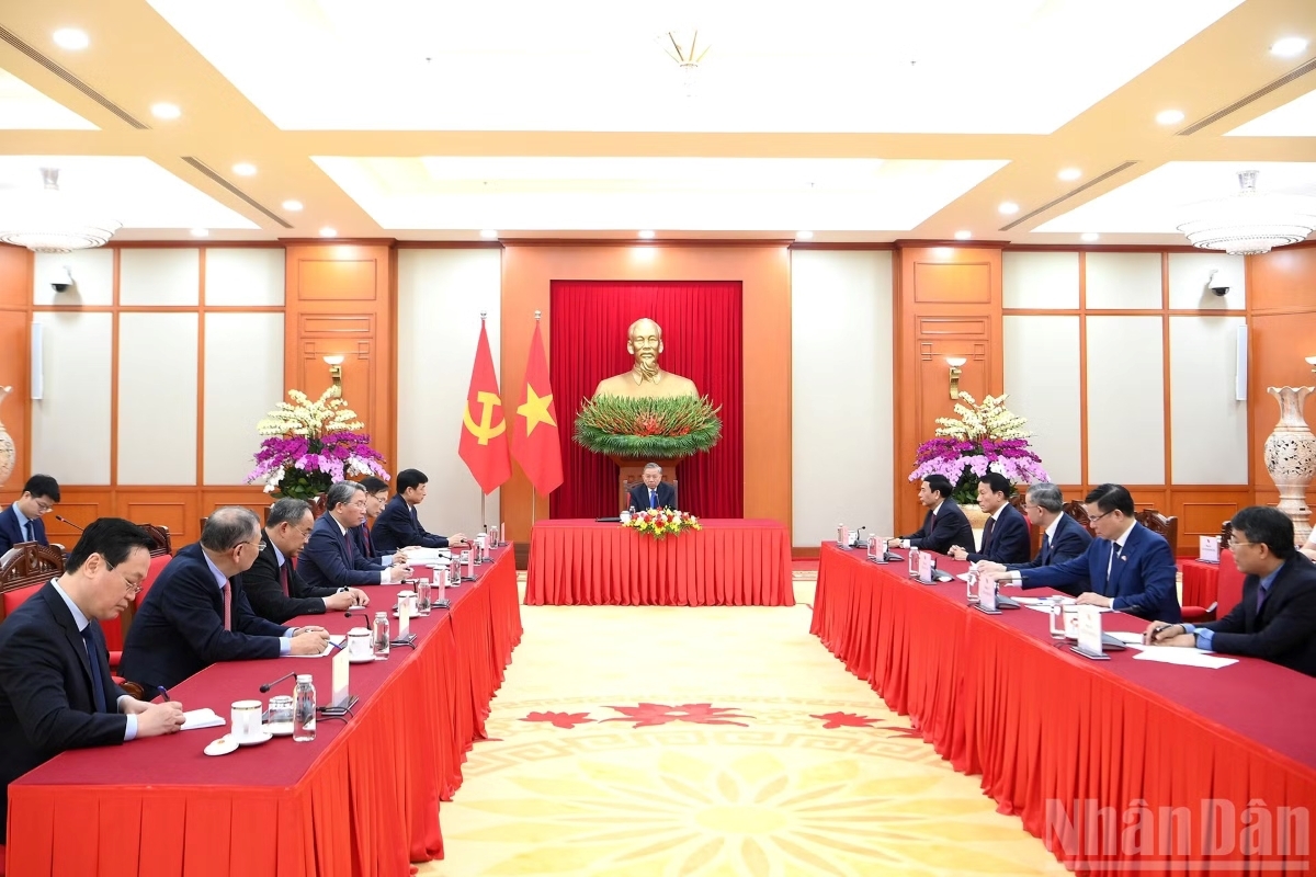 La conversación telefónica se celebra en la sede del Comite Central del Partido Comunista de Vietnam. Foto: Dang Khoa/nhandan.vn