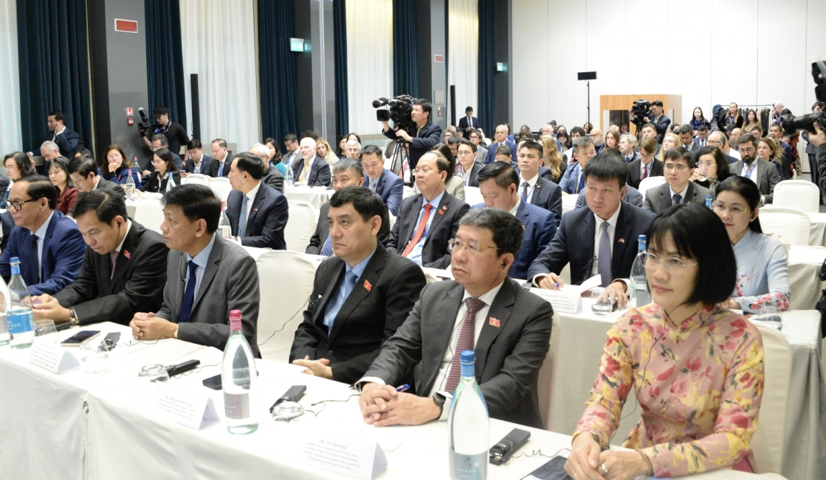Delegates attending the seminar. Photo: Le Tuyet/VOV