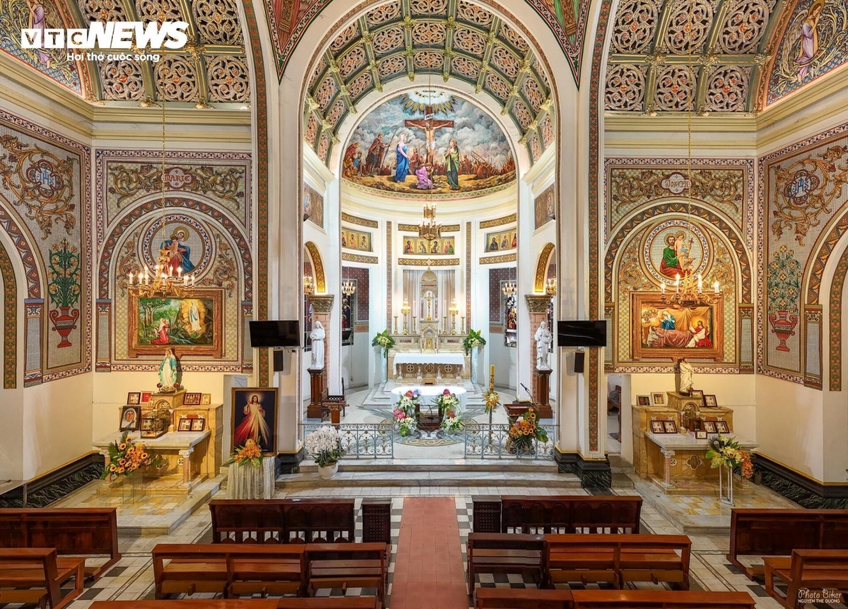 这座建筑的原型是意大利拉文纳的圣维塔莱教堂。