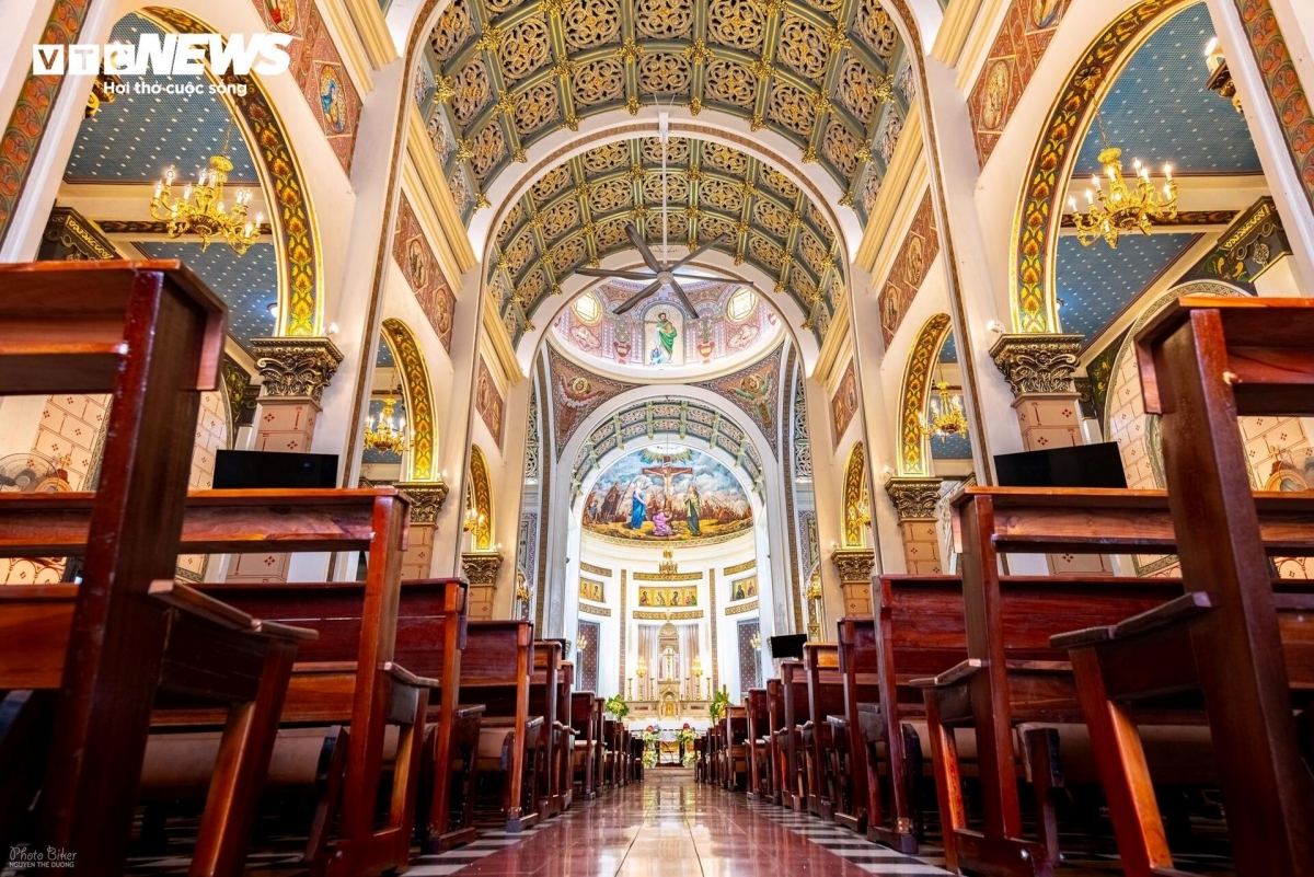 一个多世纪后的今天，102岁的幸通西教堂仍清晰地保留着拜占庭风格，这在现代都市中实属难得。