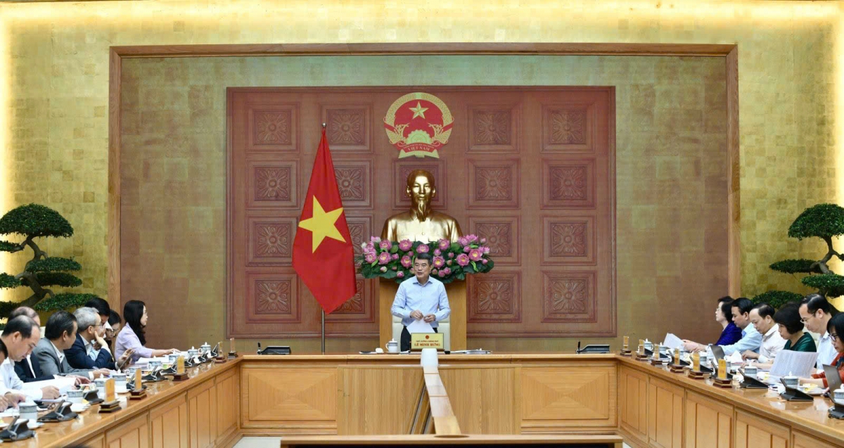 Premierminister Le Minh Hung leitet die Sitzung mit dem Kulturministerium. (Foto: Lai Hoa/VOV)