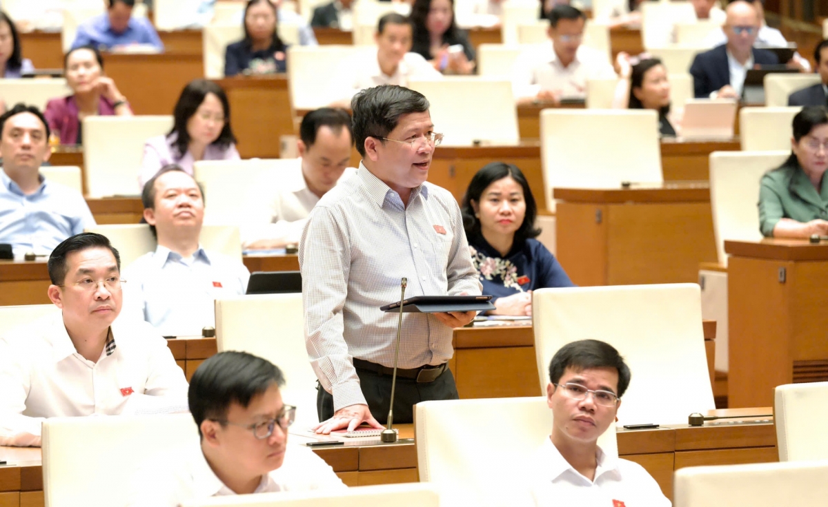 Đại biểu Tạ Văn Hạ, đoàn Đại biểu Quốc hội thành phố Đà Nẵng phát biểu. Ảnh: quochoi.vn