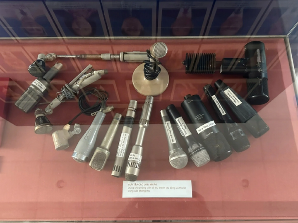 Die Sammlung von Mikrofonen. (Foto: VOV)