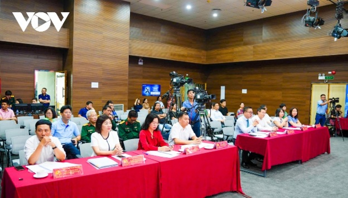 Sáng 9/4, tại trường quay S7, trụ sở Báo và Đài Phát thanh - Truyền hình Quảng Ninh diễn ra phần thi Phát thanh trực tiếp, mở màn cho chuỗi hoạt động của Liên hoan Phát thanh toàn quốc lần thứ XVII do Đài Tiếng nói Việt Nam phối hợp với UBND tỉnh Quảng Ninh tổ chức. Đây là nội dung luôn được triển khai sớm nhất, đồng thời được xem là “điểm nhấn” góp phần tạo nên sức hút cho ngày hội của những người làm phát thanh cả nước.