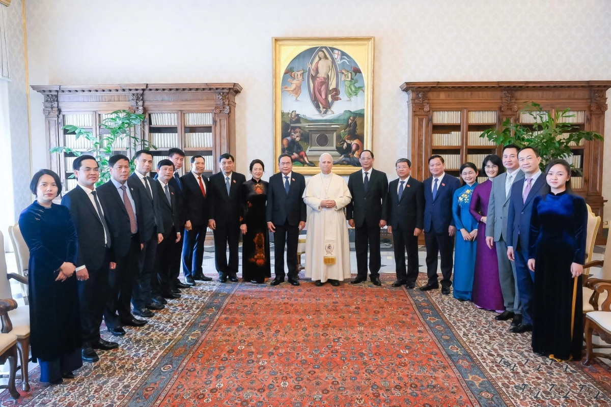 Trân Thanh Mân et sa délégation rencontrent le Pape Léon XIV. Photo: quochoi.vn