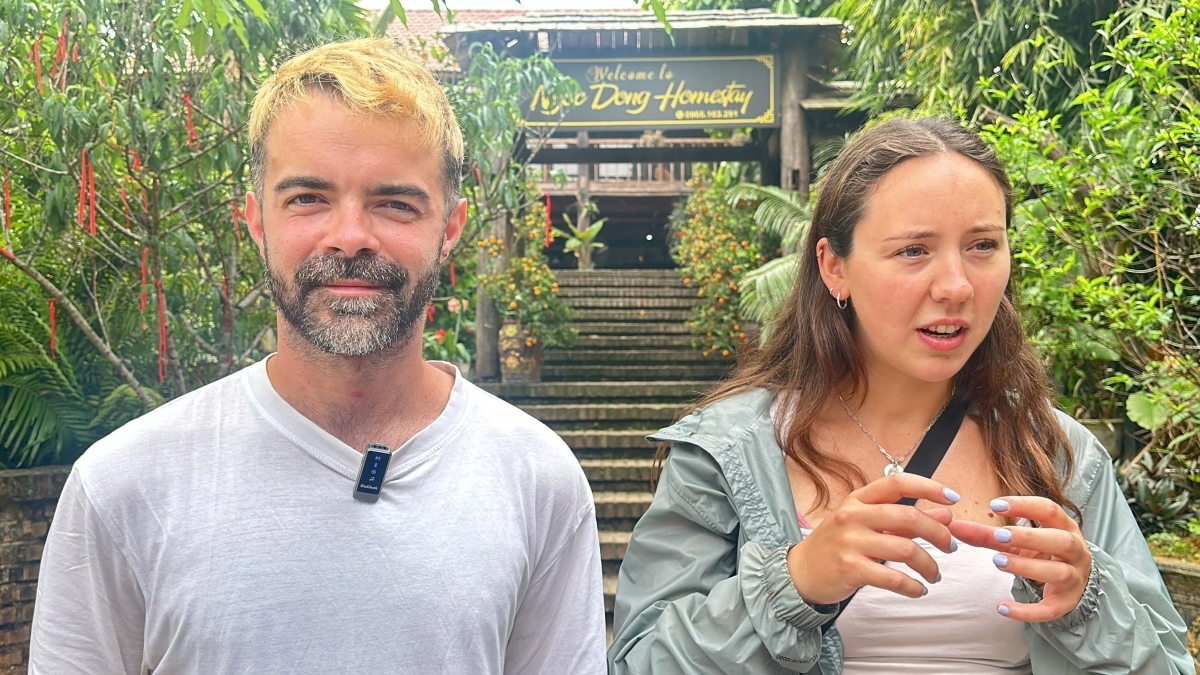 Daniel Galloway Green et Gina Mably, touristes britanniques. Photo: VOV