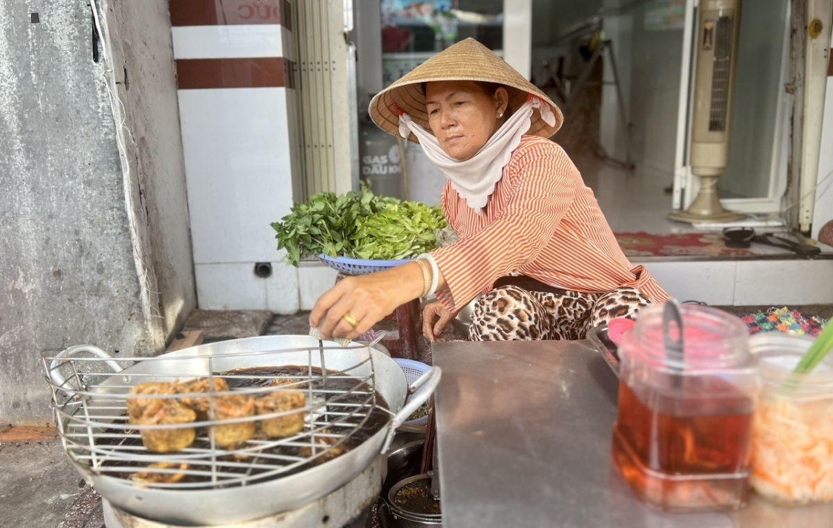 Each shop of Banh Cong has its own story. (Photo: Huyen Trang/VOV5)