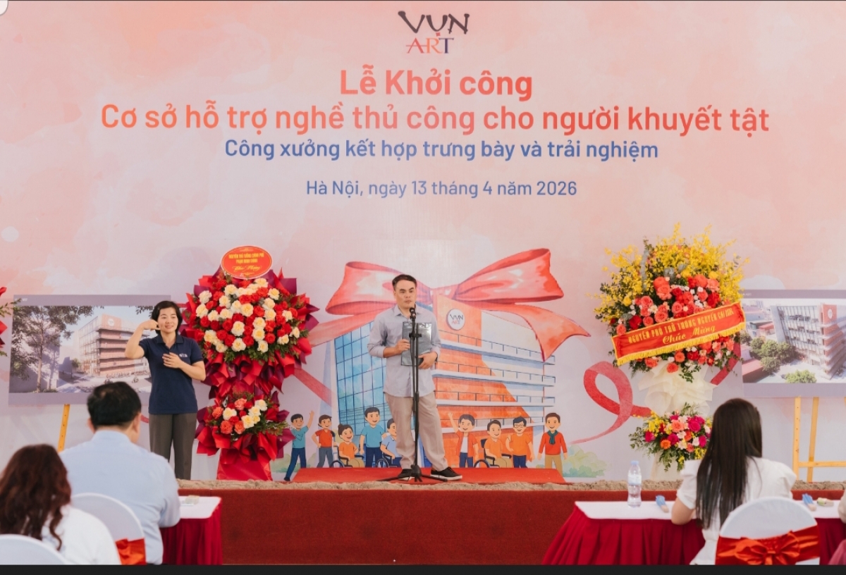 Ông Lê Việt Cường, Giám đốc Hợp tác xã Vụn Art, phát biểu tại lễ khởi công. Ảnh: BTC