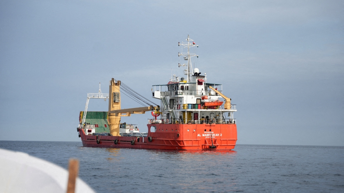 A vessel at the Strait of Hormuz, off the coast of Oman’s Musandam province, on April 12, 2026 (Photo: REUTERS)