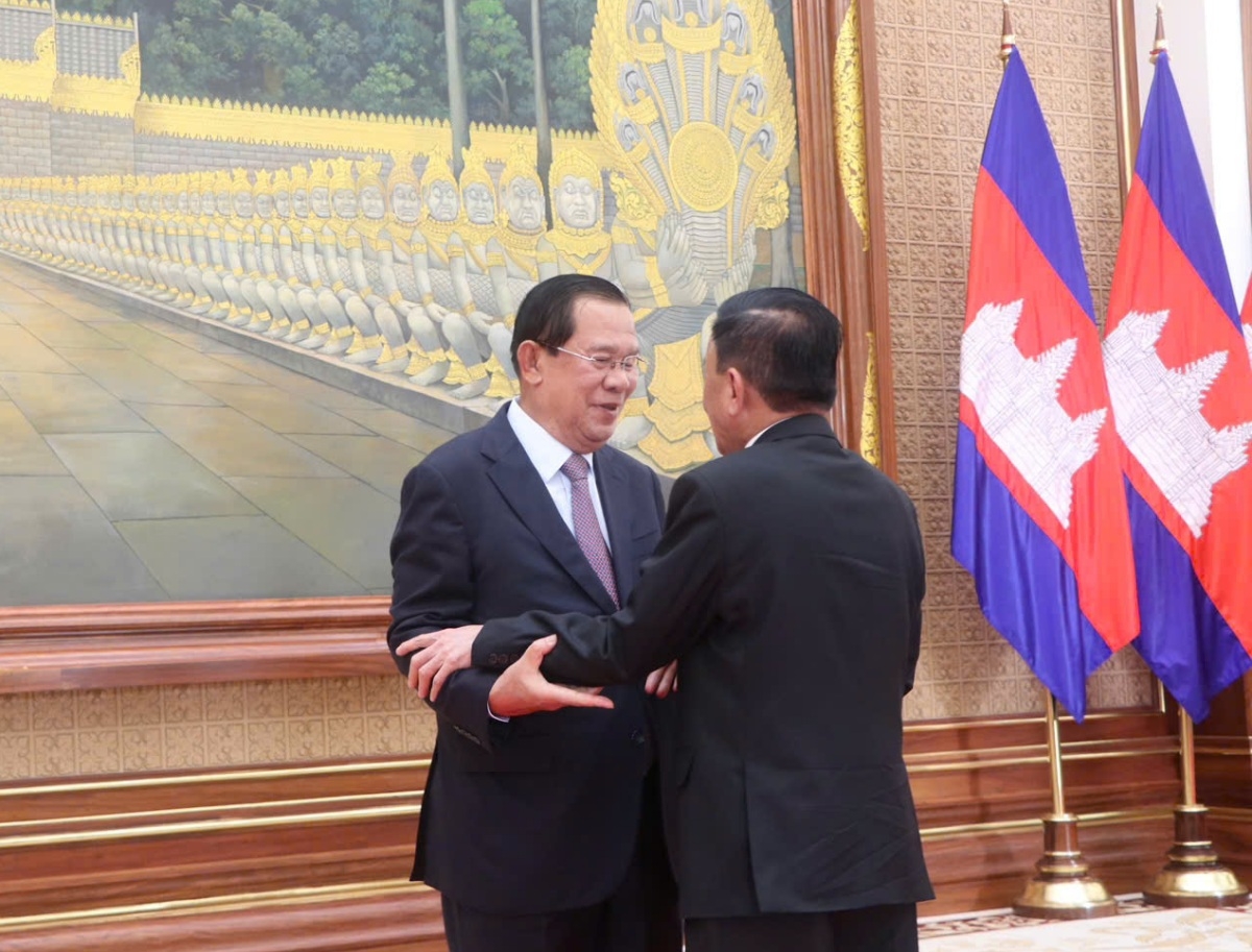 
Thường trực Ban Bí thư Trần Cẩm Tú và Thủ tướng Campuchia Hun Manet vui mừng gặp nhau. Ảnh: Hoàng Ân/VOV
 