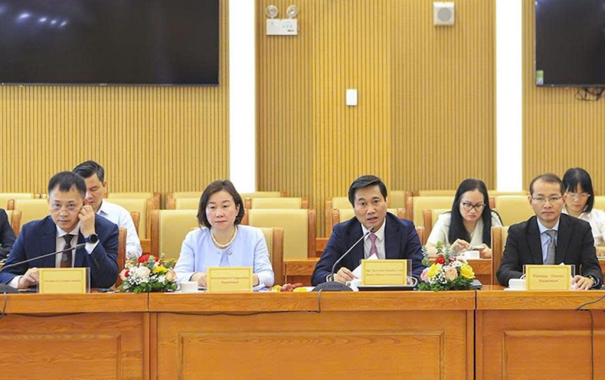 Thứ trưởng Bộ Xây dựng Nguyễn Tường Văn phát biểu tại buổi tiếp. Ảnh: baoxaydung.vn