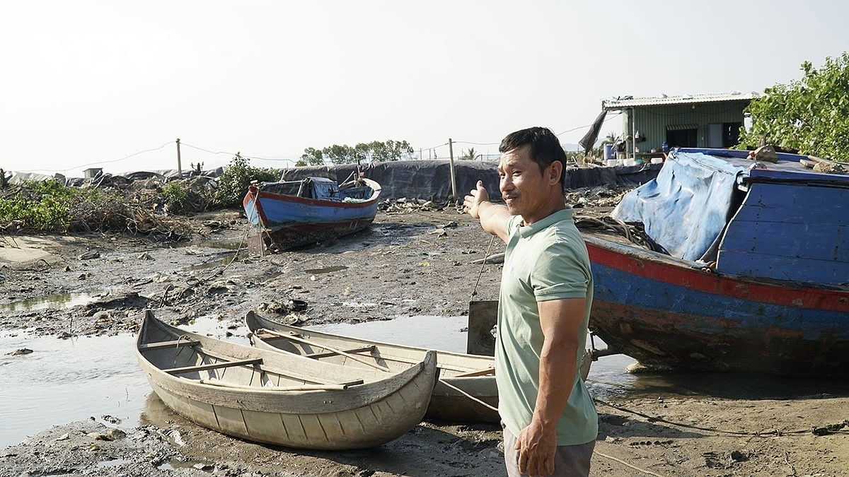 Fishing vessels subject to decommissioning in Hoi Tan, Quy Nhon Dong Ward, Gia Lai Province (Photo: Nguyen Thao/ VOV's correspondent in the Central Highlands)