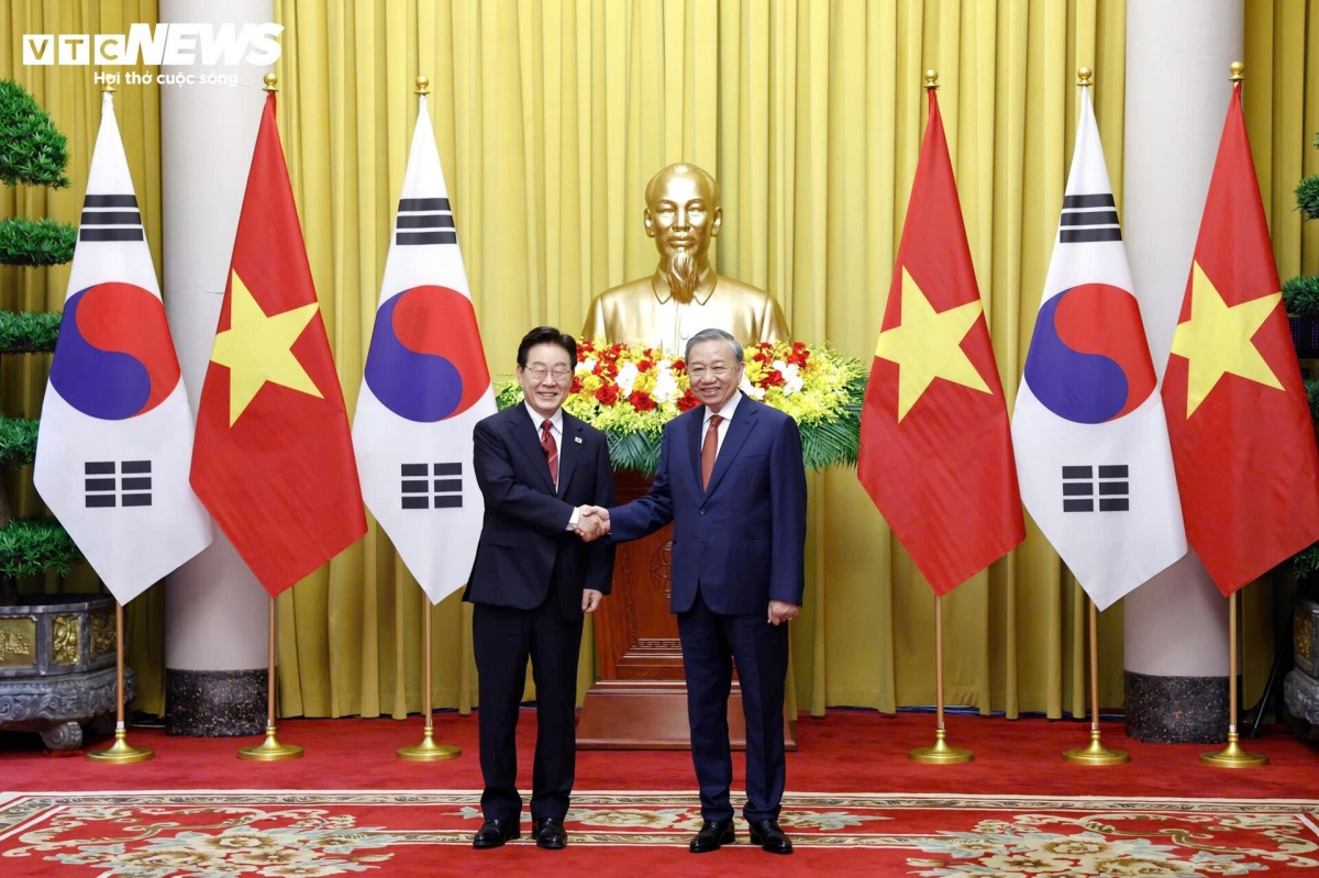 악수하는 양국 정상 (사진: VTC News)