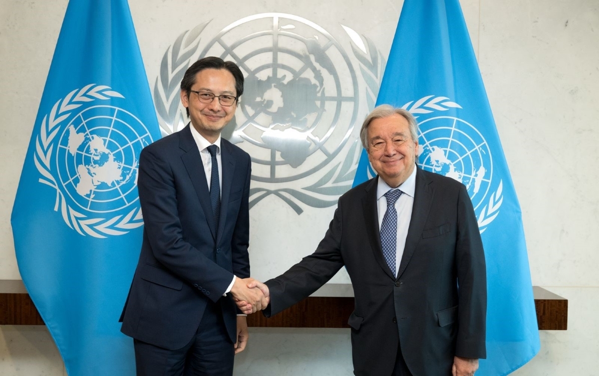El embajador Do Hung Viet y el secretario general de las Naciones Unidas, António Guterres. Foto: Quang Trung/VOV