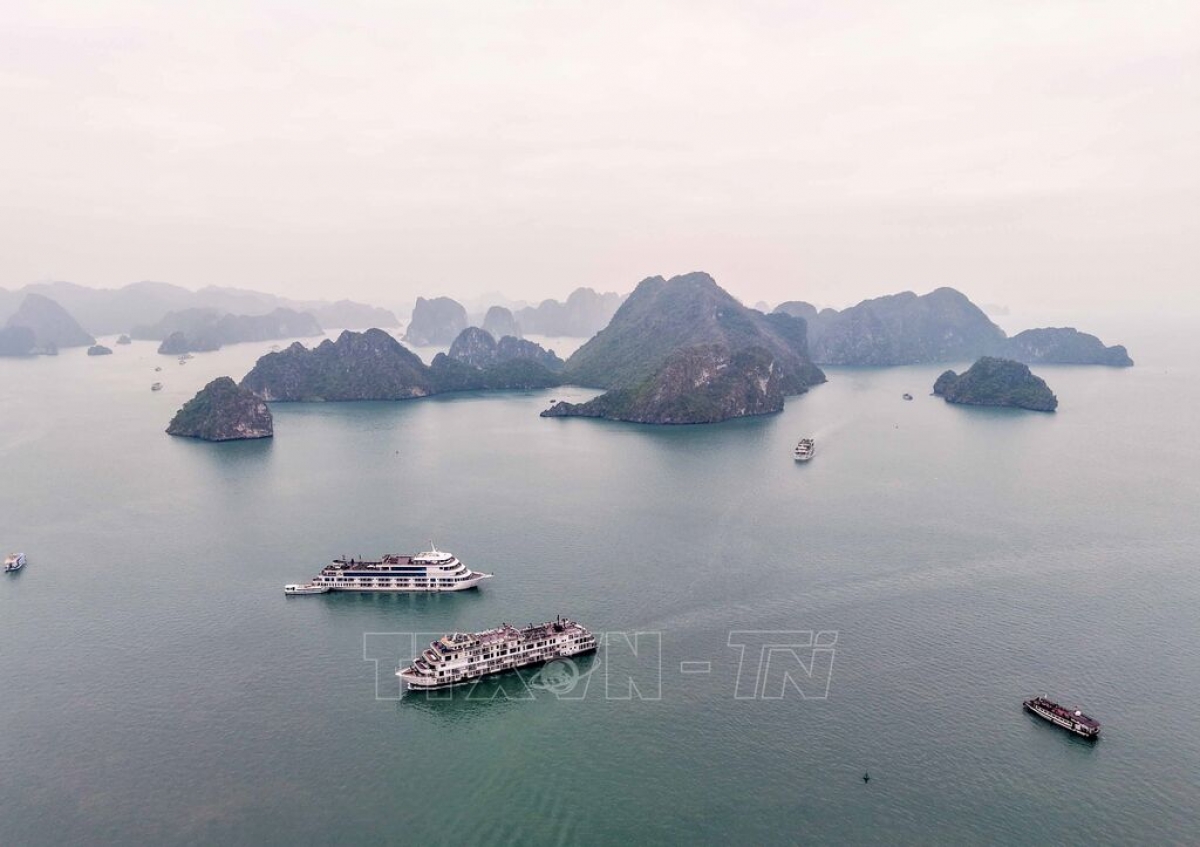 Cảnh quan thiên nhiên Vịnh Hạ Long. Ảnh minh họa: Hoàng Hiếu - TTXVN